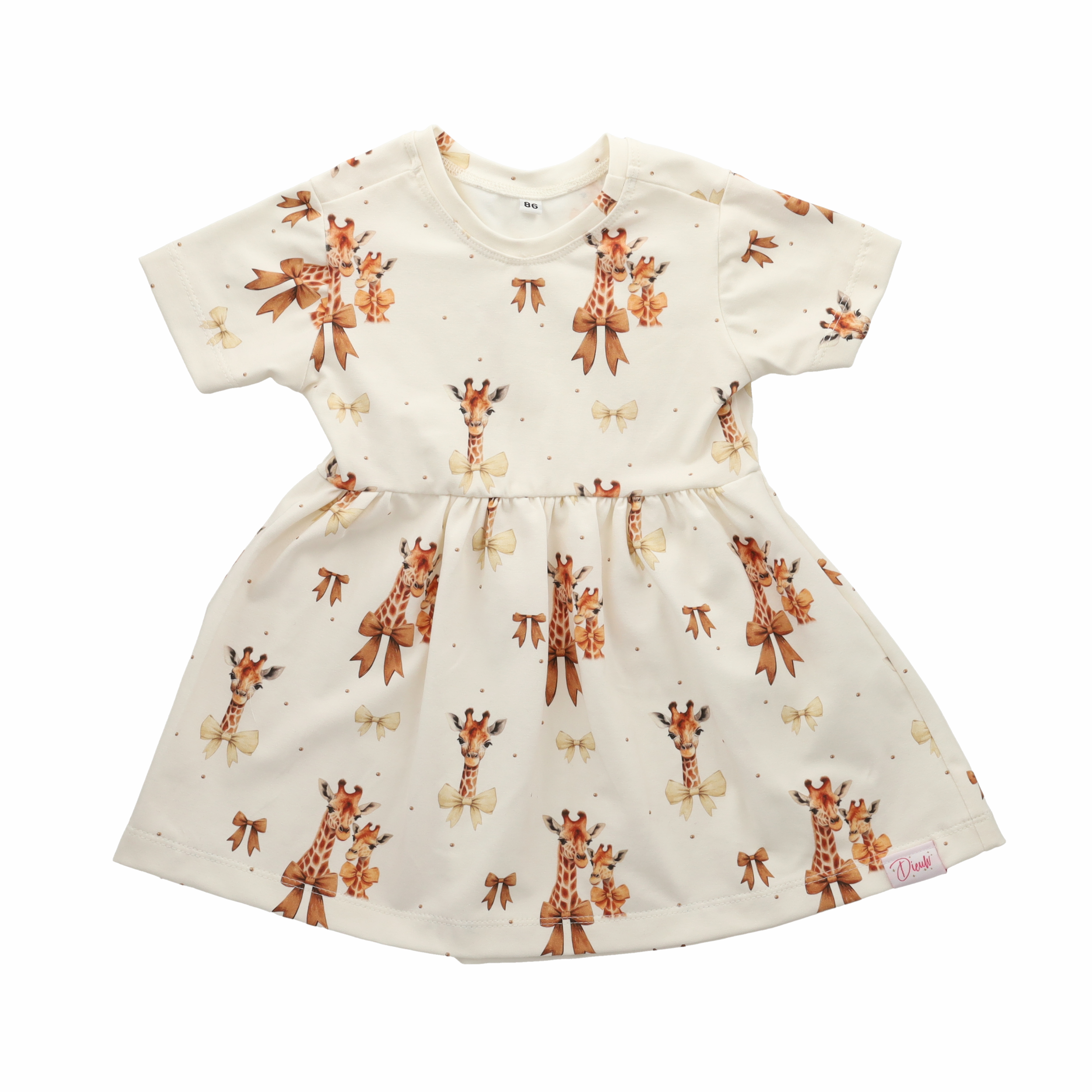 Jurk Giraffe_1 Handgemaakt jurkje van zachte tricot stof met een speelse girafprint en een zwierige rok.